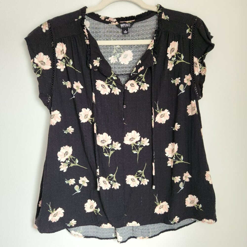 Buffalo David Bitton Size M Black Poppy Floral 100% Viscose Flutter Sleeve Top